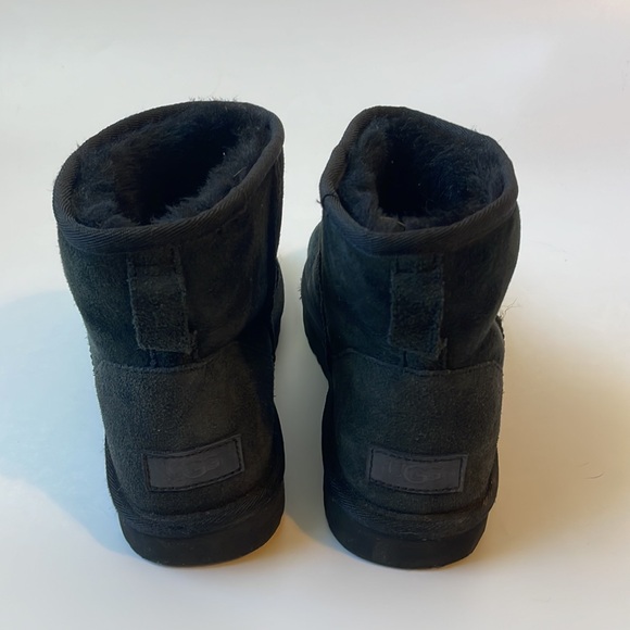 UGG Classic Mini - Picture 4 of 6